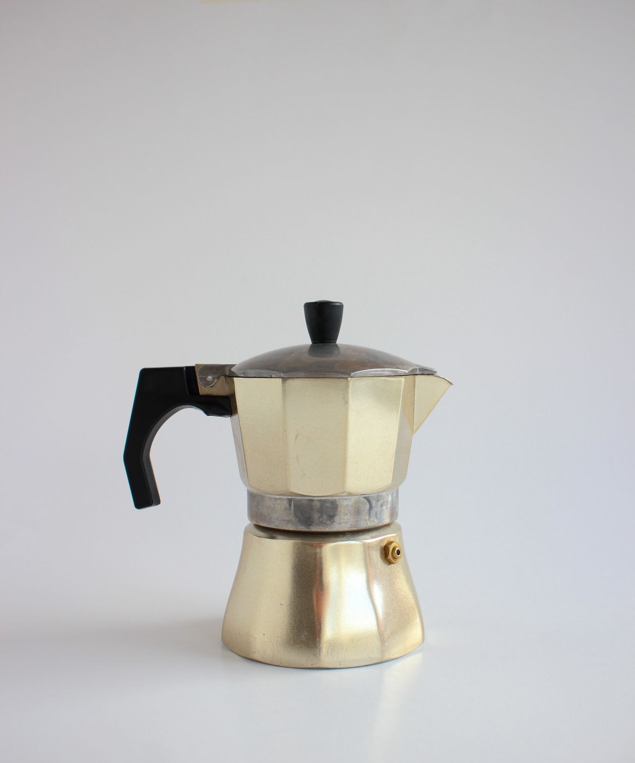 Reflections and complex geometry · Moka pot